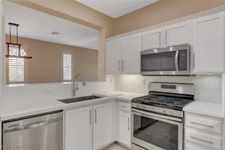 Photo #3: 2352352 Listing