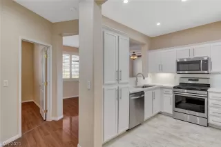 Photo #4: 2352352 Listing