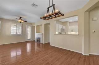 Photo #5: 2352352 Listing