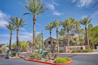 Photo #1: 2352359 Listing