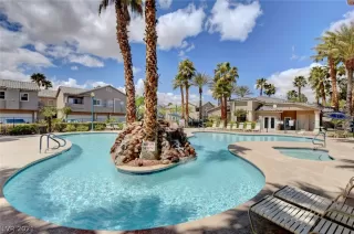 Photo #3: 2352359 Listing