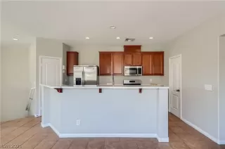 Photo #4: 2352363 Listing