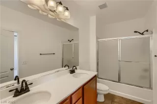 Photo #6: 2352363 Listing