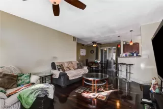 Photo #4: 2352369 Listing