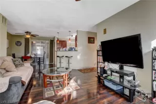 Photo #5: 2352369 Listing