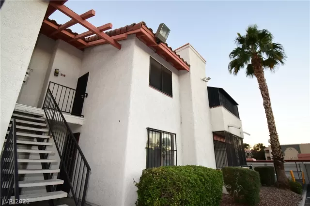 MLS: 2352401 Condo For Sale