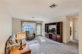 Photo #3: 2352431 Listing