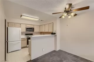 Photo #4: 2352431 Listing