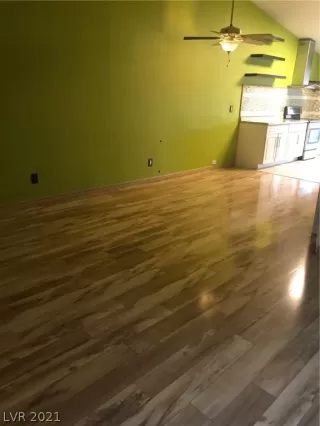 Photo #2: 2352476 Listing