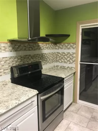 Photo #4: 2352476 Listing