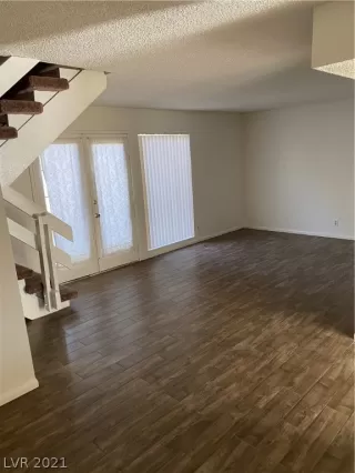 Photo #3: 2352483 Listing