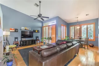 Photo #3: 2352506 Listing