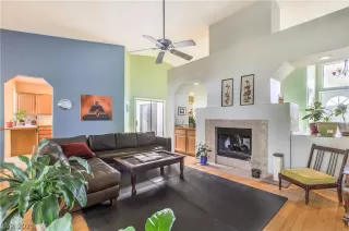 Photo #5: 2352506 Listing