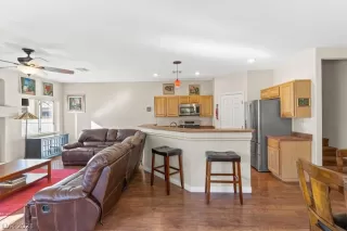 Photo #3: 2352518 Listing