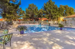 Photo #4: 2352523 Listing