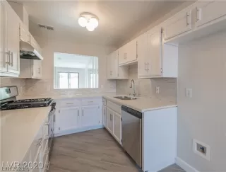 Photo #4: 2352538 Listing