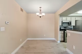 Photo #5: 2352542 Listing