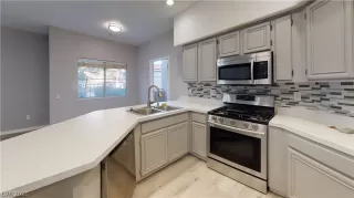 Photo #3: 2352636 Listing