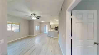 Photo #5: 2352636 Listing