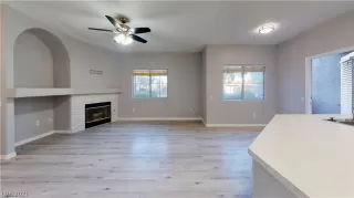 Photo #6: 2352636 Listing