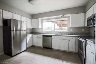 Photo #6: 2352644 Listing 