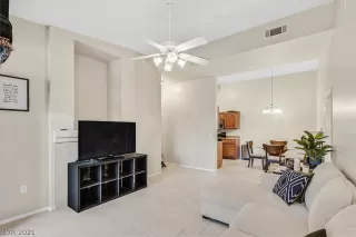 Photo #4: 2352649 Listing