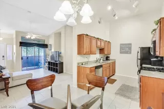 Photo #6: 2352649 Listing