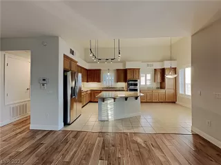 Photo #6: 2352655 Listing 