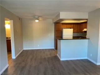 Photo #5: 2352703 Listing 