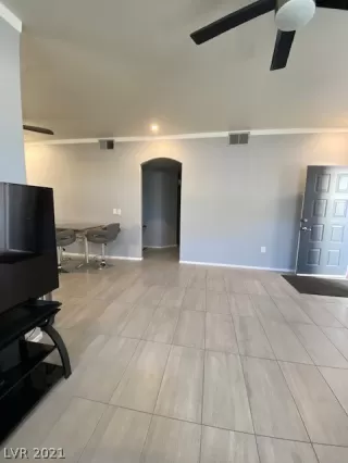 Photo #6: 2352720 Listing