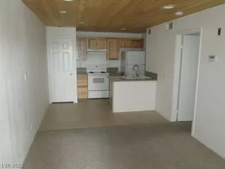 Photo #5: 2352797 Listing