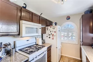 Photo #3: 2352825 Listing