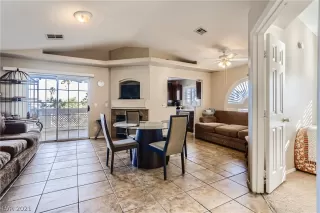 Photo #4: 2352825 Listing