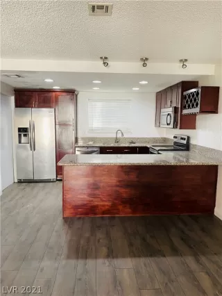 Photo #2: 2352865 Listing 