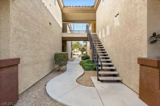 Photo #5: 2352866 Listing 