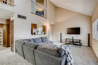 Photo #5: 2352910 Listing