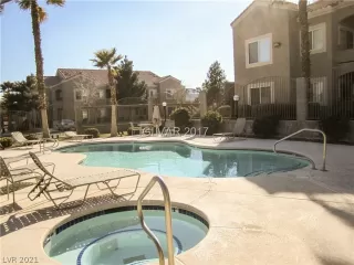 Photo #6: 2352958 Listing 