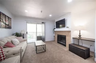 Photo #3: 2352959 Listing