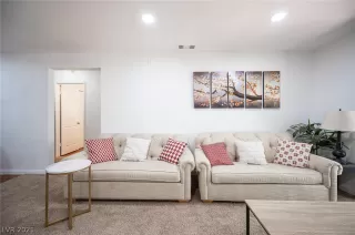 Photo #5: 2352959 Listing