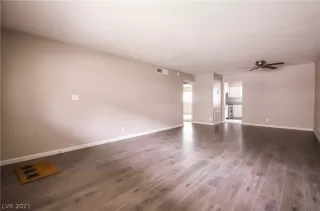 Photo #4: 2352995 Listing