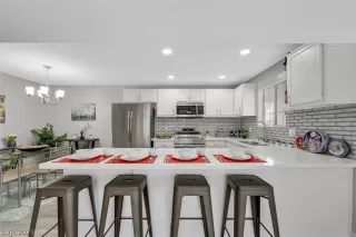 Photo #1: 2353027 Listing