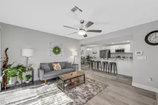 Photo #4: 2353027 Listing