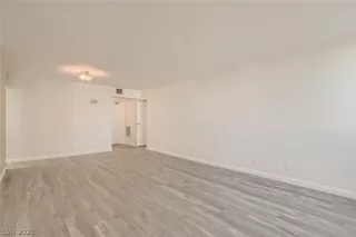 Photo #5: 2353033 Listing 