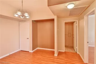 Photo #6: 2353043 Listing