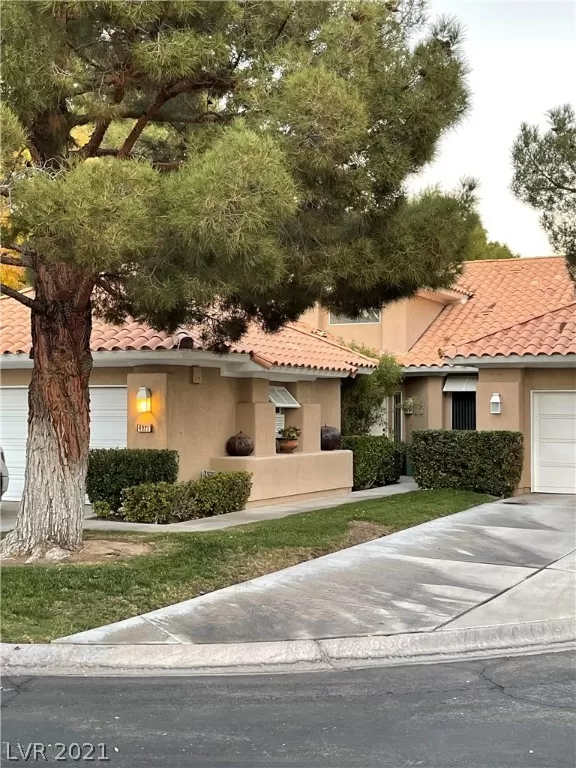 MLS: 2353047 Condo For Sale