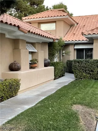 Photo #1: 2353047 Listing