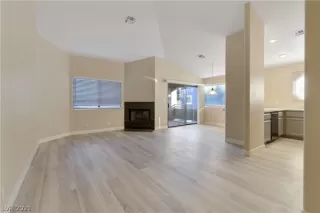 Photo #4: 2353059 Listing 