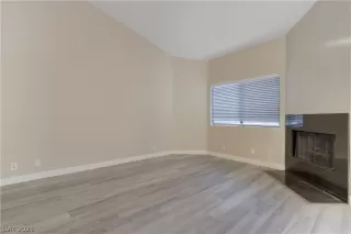 Photo #5: 2353059 Listing 