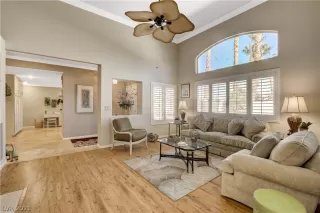 Photo #6: 2353085 Listing