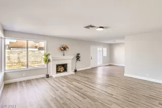 Photo #2: 2353149 Listing